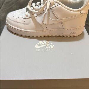 Nike White Sneakers Classic Air Force 1 Design